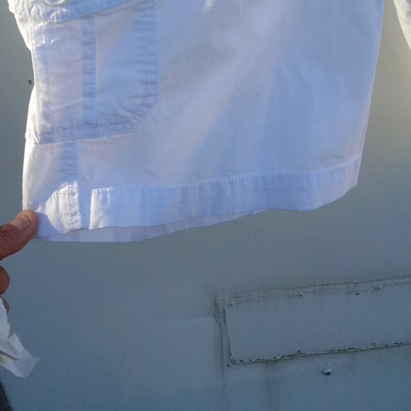 White Shorts Maternity Motherhood Size Medium - Picture 4 of 11